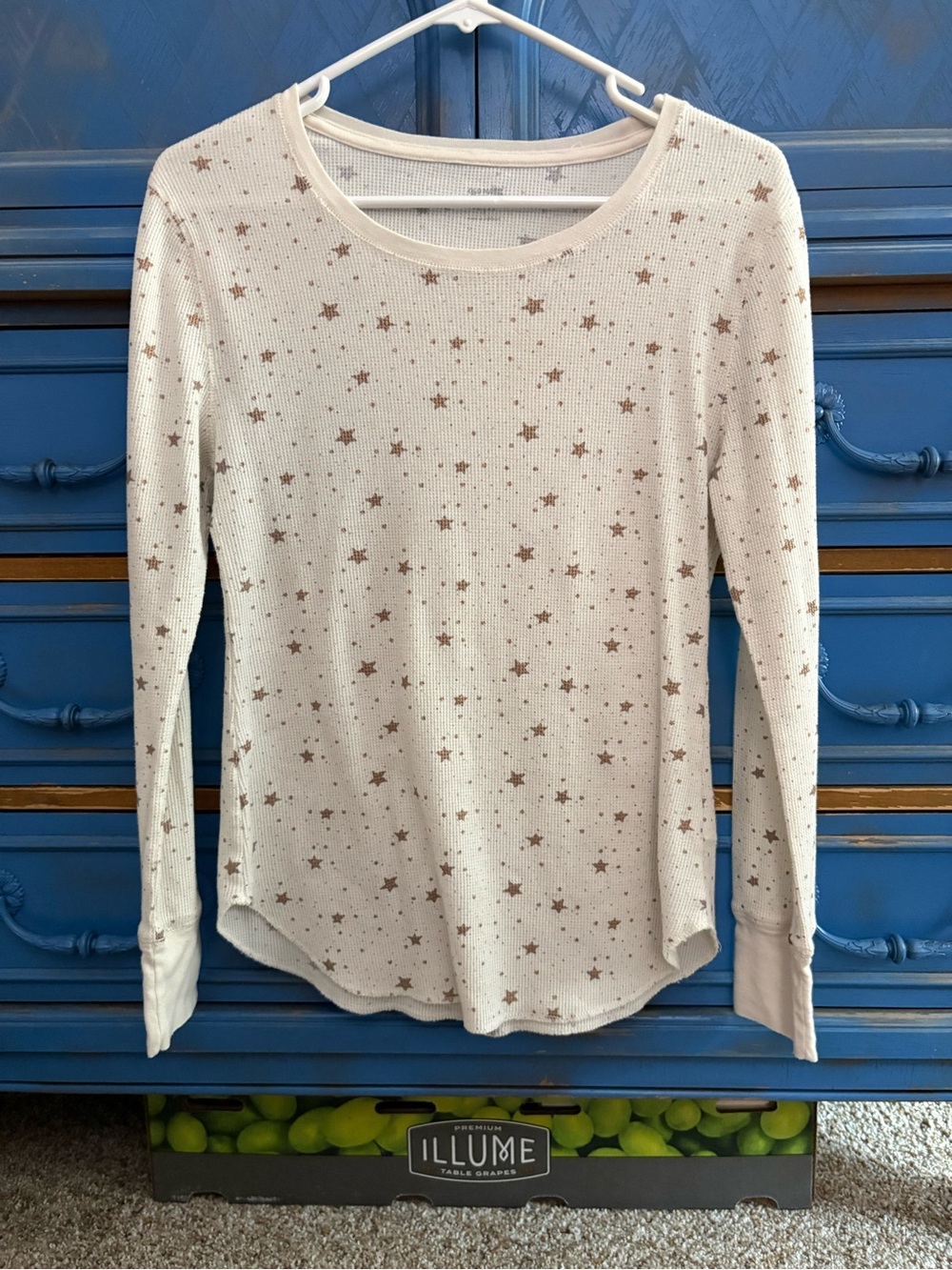 Old Navy Cream Long Sleeve Winter Thermal Top with Bronze Star Print